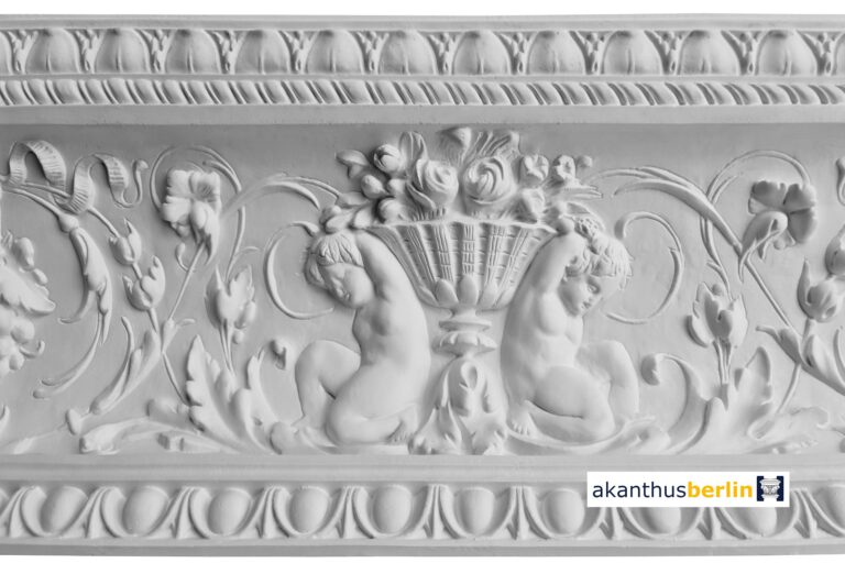 EC 56 Eckgesims „Scheunenviertel Serie“ Putten mit Vase und Blumen aus der Berliner Gründerzeit