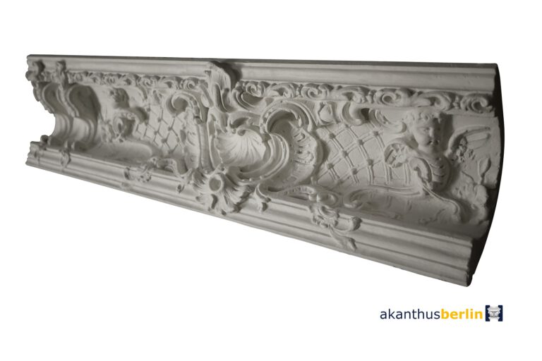 EC 61 Eckgesims mit Rocaille und Muschel aus dem Barock